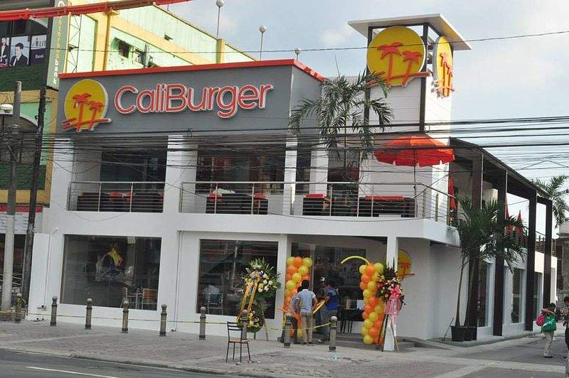 Burger flipping robot begins work at US fast food chain CaliBurger -  Verdict Food Service