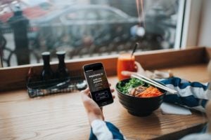 How can restaurant chains use technology to scale successfully?