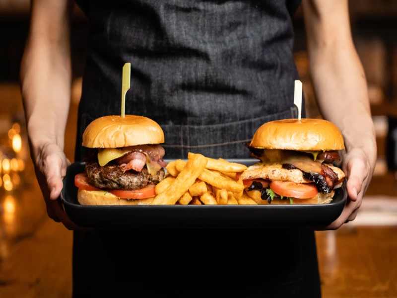 Doll n’ Burgers open restaurant in Michigan despite Covid-19 pandemic