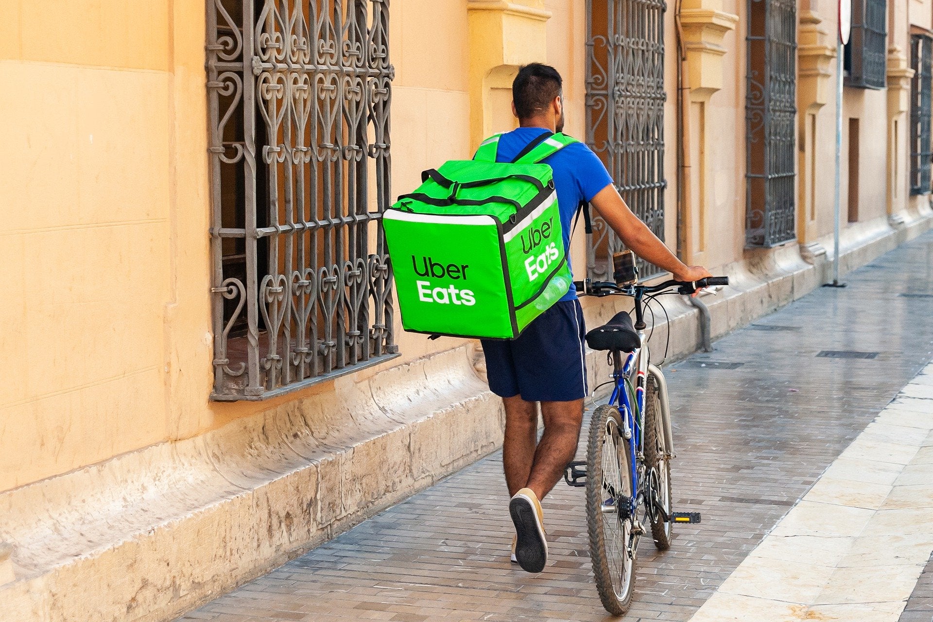 Uber Eats launches pilot autonomous food delivery services in California Uber Eats launches pilot autonomous food delivery services in California