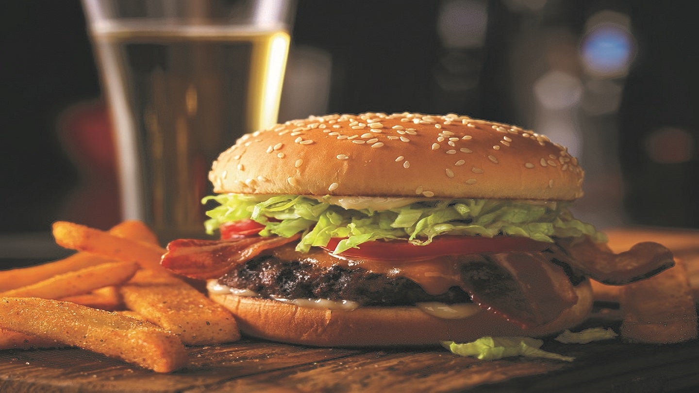 https://www.verdictfoodservice.com/wp-content/uploads/sites/17/2023/05/Red_Robin_Bacon_Cheeseburger.jpg