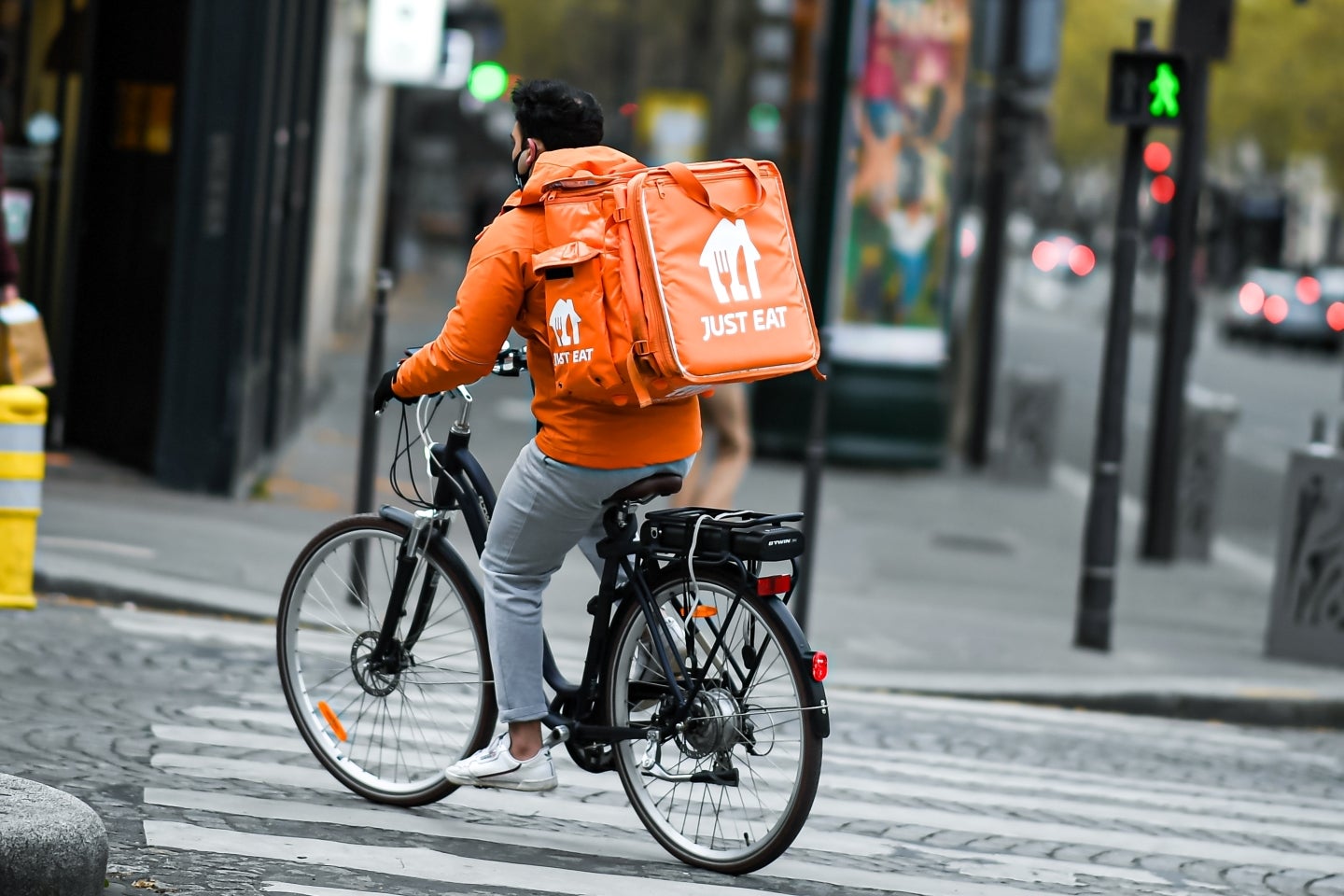 Mangez à emporter pour arrêter les services de livraison à Paris, France