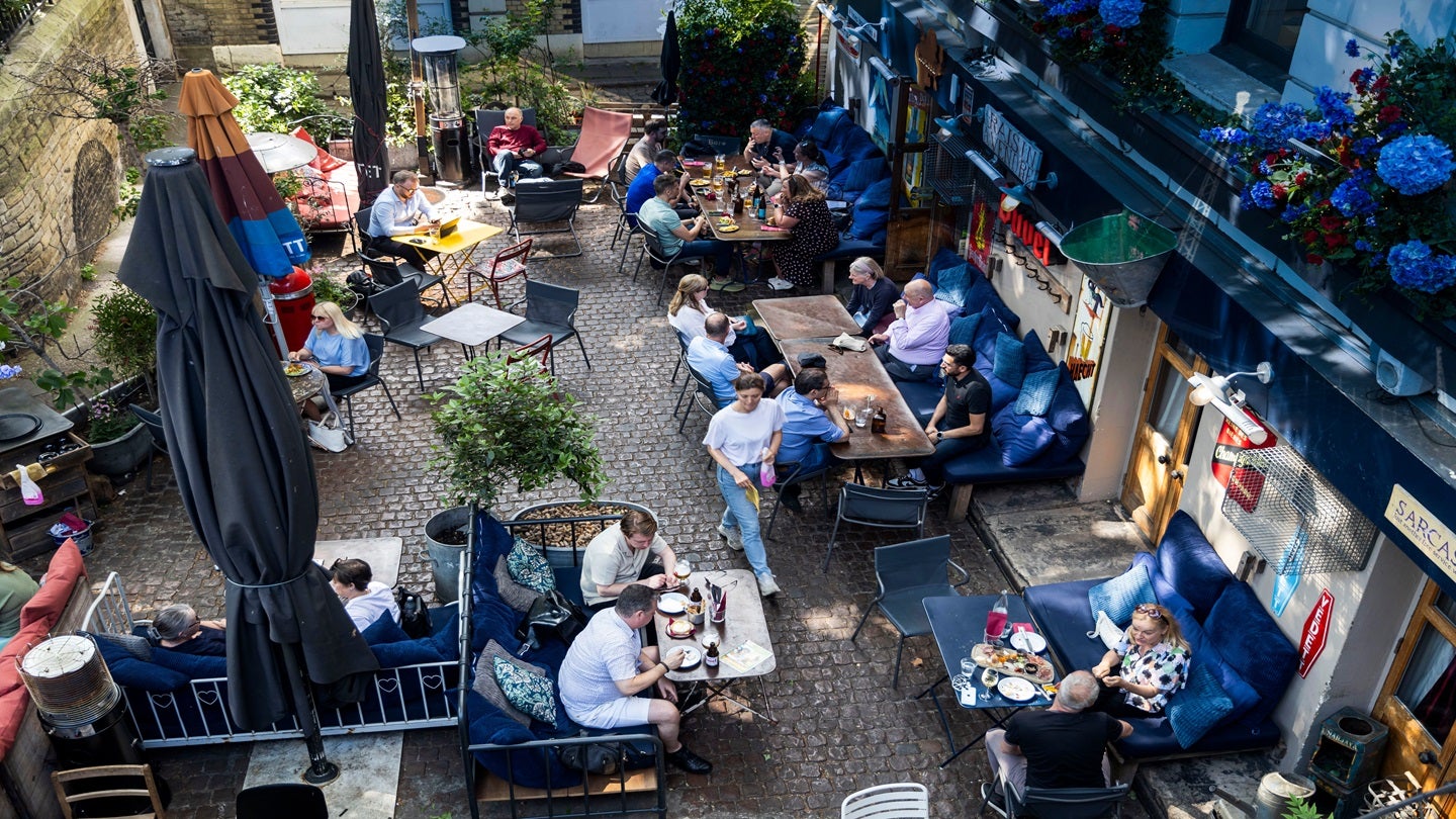 UK restaurants roll out steep discounts to lure cautious diners – report